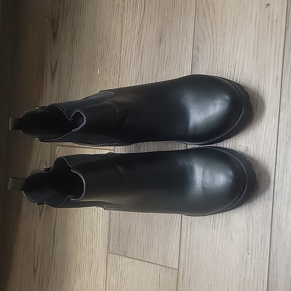 Soda booties black